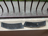 Mercedes w123 plastike zraka iznad prednje haube!