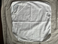 Bijeli ručnik za bebe