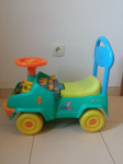 Dječja guralica auto koja svira Pooh, baterije uključene