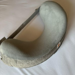 Ergobaby jastuk za dojenje s pojasom