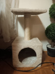 Kućica i grebalica za macke
