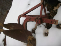 plug za traktor POVOLJNO..........