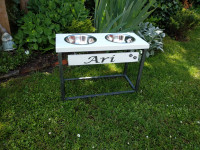 Hranilica za psa - kombinacija metala i drva