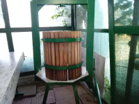 Hidraulična preša za grožđe