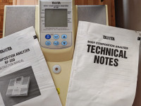 Tanita BF-350 vaga koja pokazuje postotak tjelesne masti