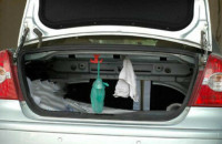 Vješalica za vrećice u gepeku