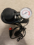 Mini kompresor za pumpanje guma