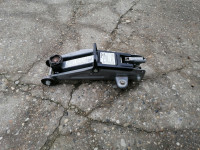 Prodaje se autodizalica krokodilka 2T