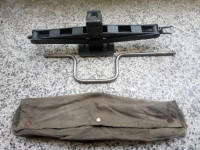 Prodajem ručnu auto dizalicu