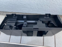 Prodajem uložnu plastiku za prtljažnik MB W204