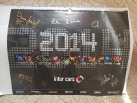 Zidni Inter Cars kalendar iz 2014. sa slikama i potpisima hokejašica