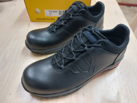 Zastitne radne cipele,niske. Broj42. NOVO