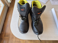 RADNE CIPELE 43 "SAFETY SHOES" TALIJANSKE PROIZVODNJE "MADE IN ITALY"