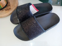 CRNE PAPUČE NATIKAČE S ŠLJOKICAMA vel.38 I VEL.37 - NOVO