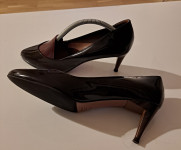 Prodajem lakirane bordo max mara salonke