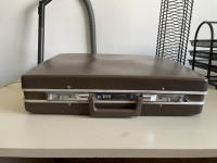 Vintage aktovka -tvrdi materijal 70’s