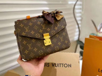 Ženska torba Louis Vuitton