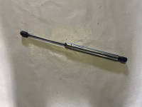 4E0827551A - PLINSKA OPRUGA PRTLJAŽNIKA DESNA AUDI A8 D3 4E