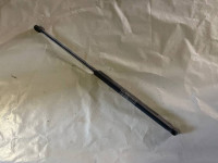 60688574 amortizer OPRUGA VRATA PRTLJAŽNIKA LIJEVA ALFA ROMEO 159