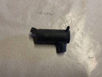 93BB17K624AA - PUMPA PRANJA VJETROBRANSKOG STAKLA FORD FOCUS