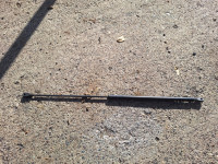 amortizer prednje haube audi a4 b5