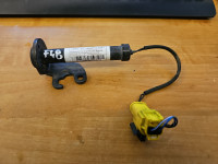 BMW X1 F48 Lijevi ispaljivač P.haube AL7300581 07