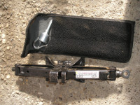 Hyundai Accent dizalica sa ključem za kotače,auto dizalica