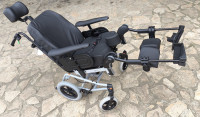 Invacare Rea Clematis 49 – multifunkcionalna invalidska kolica, komple