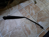 kia pride 2000g. desni drzac metlice brisaca