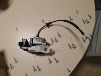 Prodajem bravu vrata (akutor brave) - za kia ceed 5 vrata