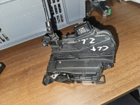 Renault clio 4. Zadnja lijeva brava. 825019504R