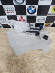 VW Golf 7 posuda za pranje stakla