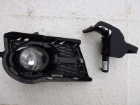 VW Tiguan 2007-2011. desna maglenka, rešetka i brizgaljka pranja fara