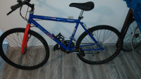 Bicikla 26 cola , plavi  , potrebni manji popravci, prodajem za 20 E