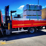 Prijevoz i servis strojeva – kamion s kranom