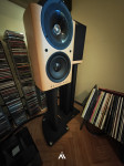 KEF Reference 201/2 Bookshelf zvucnici u kompletu sa org stalcima