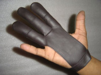 kožni okidač za tradicionalni luk (archery glove)