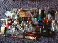 Prazne bočice parfema