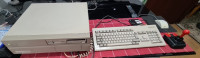 Commodore Amiga 2000  Computer Sa Opremom