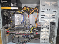 Gaming / uredski PC – AMD Phenom II X4, Radeon R7 370, SSD + HDD