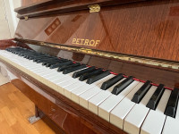 PETROF pianino