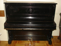 Mocaart pijanino star preko 130 g.