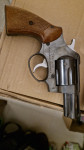 Prodajem revolver Crvena zastava 357 magnum, 2 incha cijev