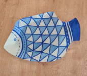 Staklena tacna (pladanj za posluživanje) u obliku ribe