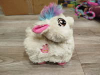 Plišana ljama koja pleše i svira – interaktivna