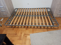 Preklopni trosjed (podnica) bez navlake.