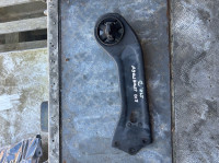 Kia Sportage stražnja donja vilica