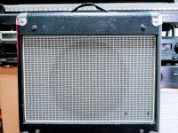 behringer GM110  pojačalo za gitaru