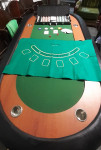 Stol za poker sa žetonima i kartama za 8 osoba