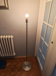 Poklanjamo policu i lampu